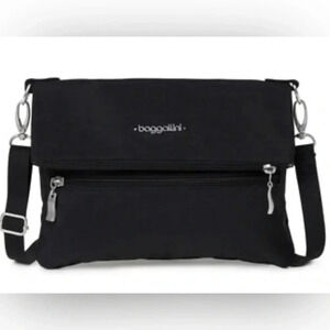 Baggallini Flip Zip Crossbody in black